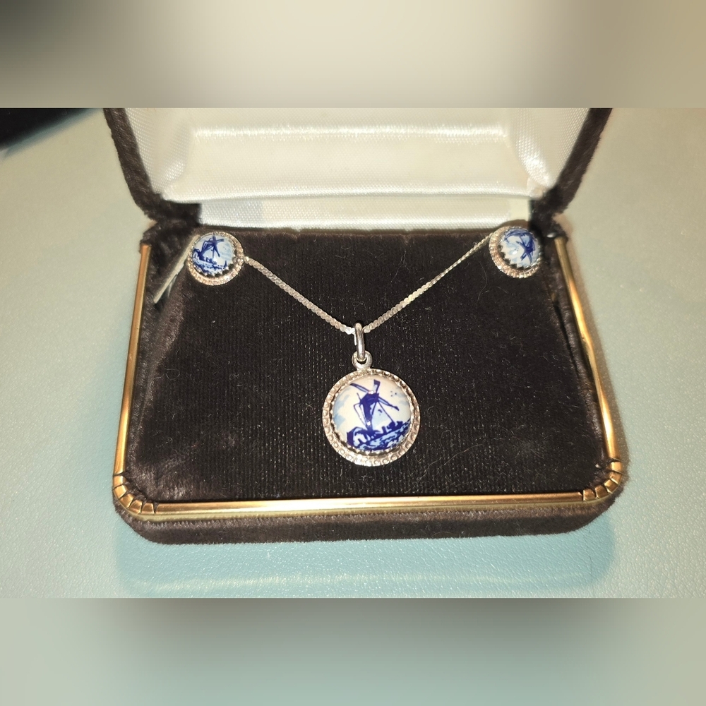 Vintage DELFT matching Pendant & Earrings In Sterling Silver - Picture 2 of 8